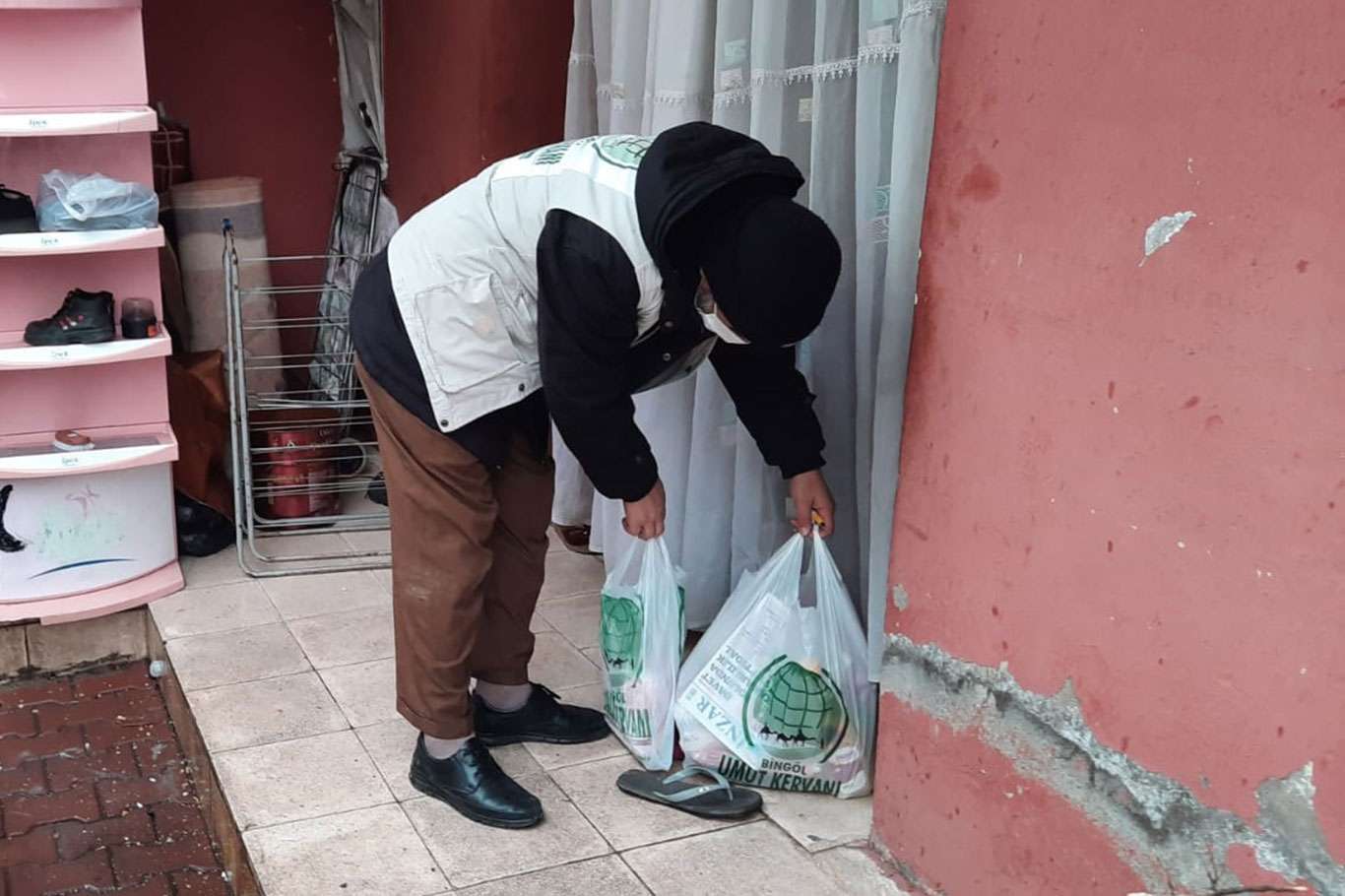 Bingöl Umut Kervanı'ndan 293 aileye yardım Bingöl Umut Kervanı'ndan 293 aileye yardım